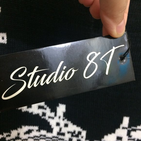 Studio 8T Christmas Sweater Holidays Reindeer NWOT - Picture 8 of 10